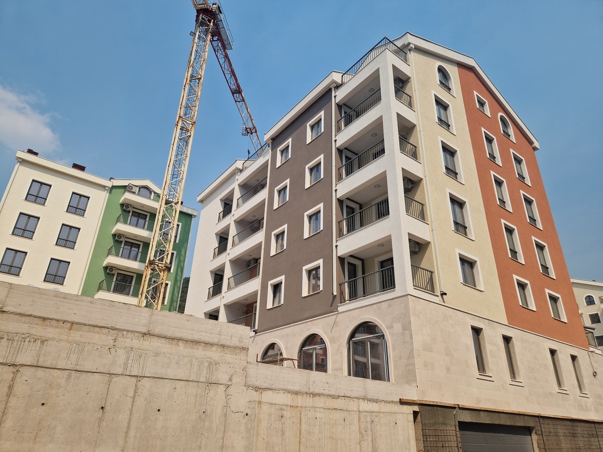 Jednosoban stan u novom kompleksu- 300m od mora, Tivat